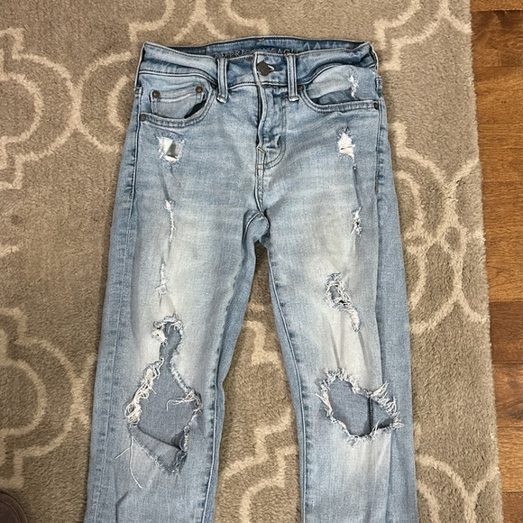 American Eagle Ripped Light Wash Jeans, size 26x28 - Picture 2 of 6